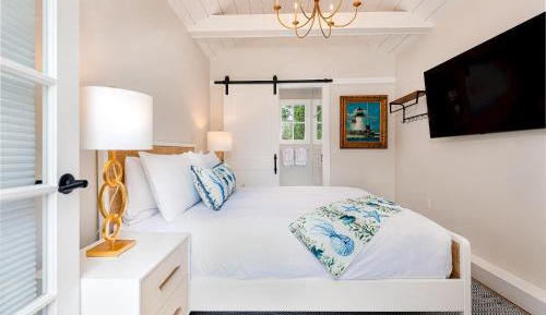 Sherburne Queen with Private Entrance