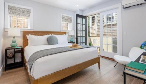 Regatta King with Private Patio