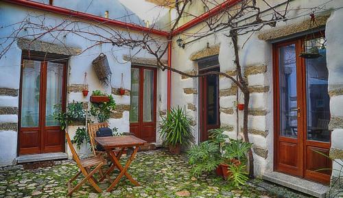 One-Bedroom House with Kitchen