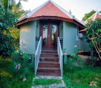 Cottage with Garden View