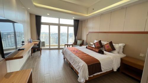 Business Queen Room