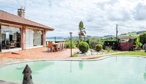 Three-Bedroom Holiday Home 