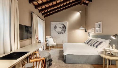 One-Bedroom Residence with Terrace and Garden