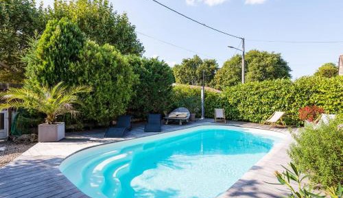 Villa with Garden View