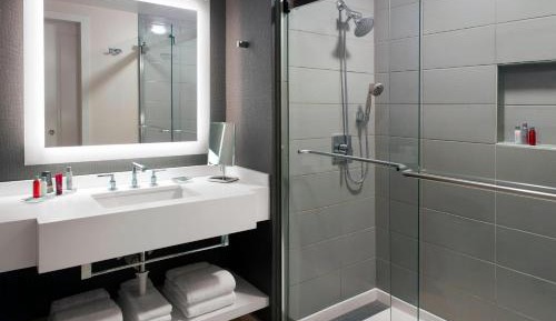 Junior King Suite with Sofa Bed and River View - Main Tower