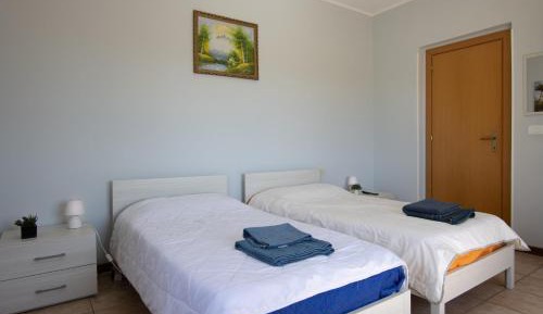 Twin Room with Shared Toilet