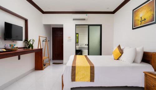 Family Room with Lake View