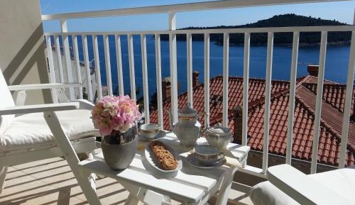 Studio Apartment with Sea View