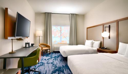 Queen Room with Two Queen Beds and Urban View