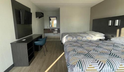 Queen Room with Two Queen Beds - Non-Smoking