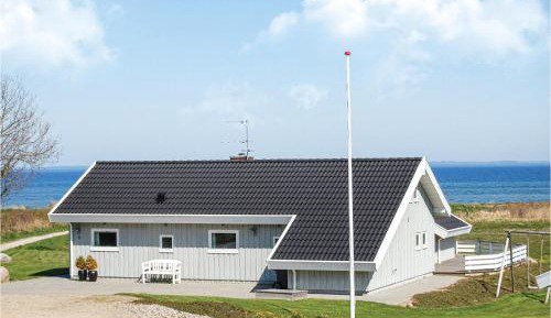 Three-Bedroom Holiday Home 