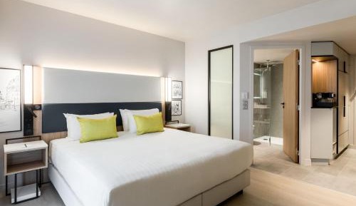 Deluxe Guest room with 1 King