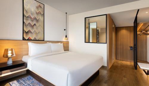Standard Queen Room with City View