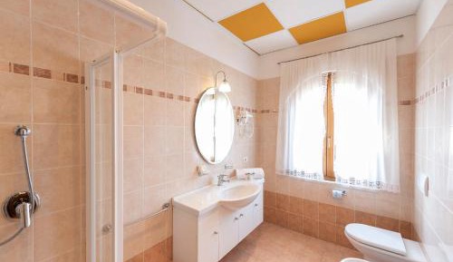 Deluxe Double or Twin Room with Mountain View