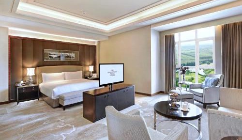 Junior King Suite
