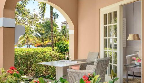 One-Bedroom Beachfront Suite