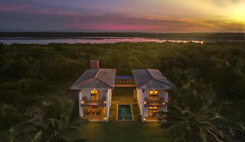 Villa - Beach Front