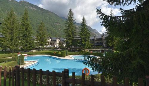 Two-Bedroom Apartment with Mountain View