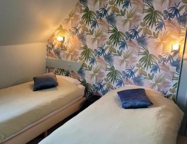 Quintuple Room