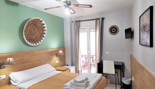 Standard Double Room with Shared Bathroom