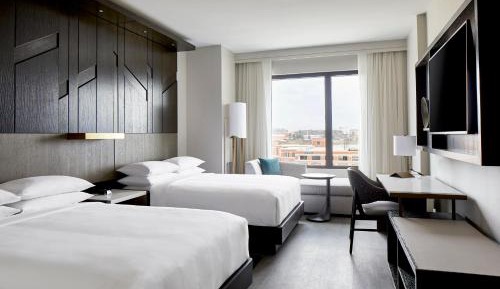 Guest room with 2 Queen Bed University View, 