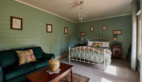 Queen Room with Garden View