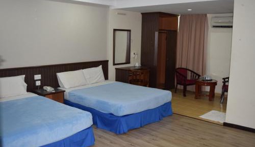 Deluxe Family Room