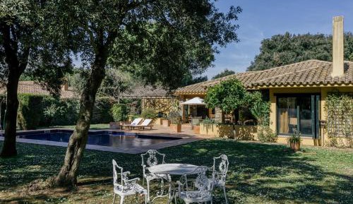 Villa with Garden View