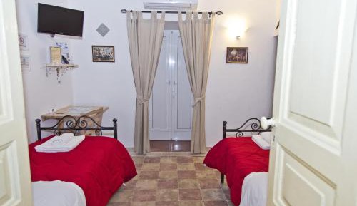 Twin Room with Private External Bathroom