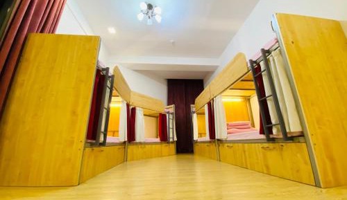 Single Bed in Mixed Dormitory Room