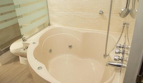 King Suite with Spa Bath