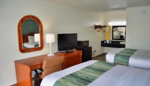 2 Queen Beds Non Smoking