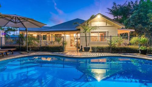 Villa with Garden View