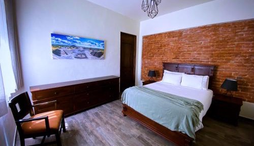 Queen Room with Garden View