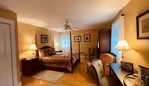 Queen Room