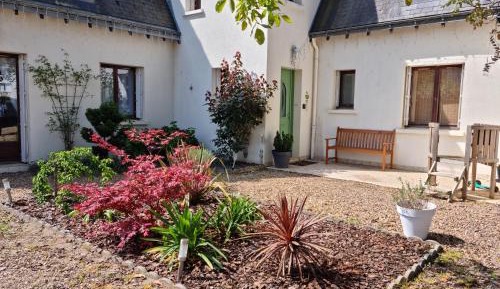 Deluxe Room (2 Adults + 1 Child)