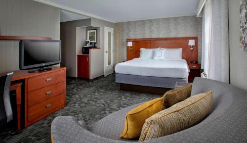 Deluxe King Guestroom