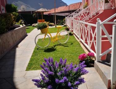 One-Bedroom Apartment with Garden View