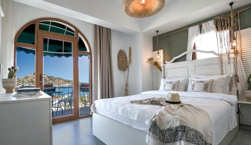 Double Room with Balcony and Sea View