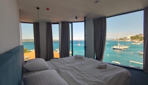 Superior Deluxe Double or Twin Room 