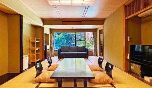 Deluxe Family Room