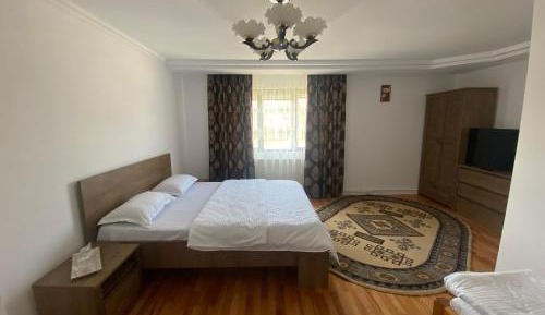 Deluxe Room (2 Adults + 1 Child)