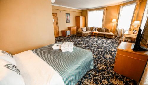 Small Deluxe Double Room