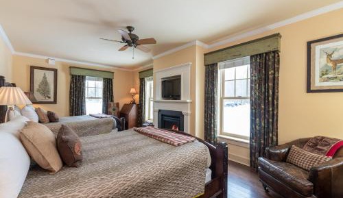 Deluxe Queen Room with Two Queen Beds