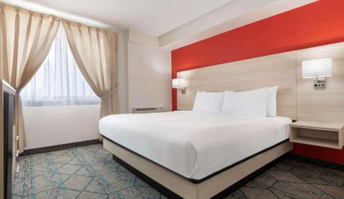 One-Bedroom King Suite - First Floor/Non-Smoking