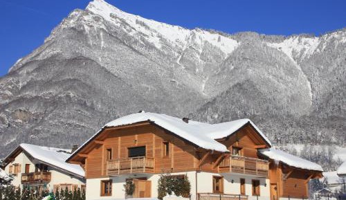 Two-Bedroom Apartment (5 Adults) La Gentiane