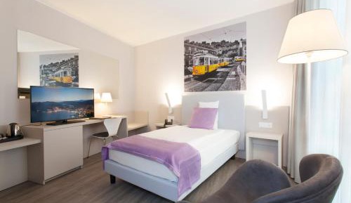 Business Room with French Bed