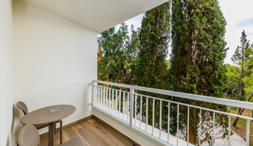 Family Room with Garden View