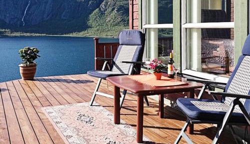 Three-Bedroom Holiday Home 