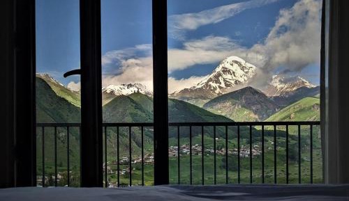 Double or Twin Room with Mountain View